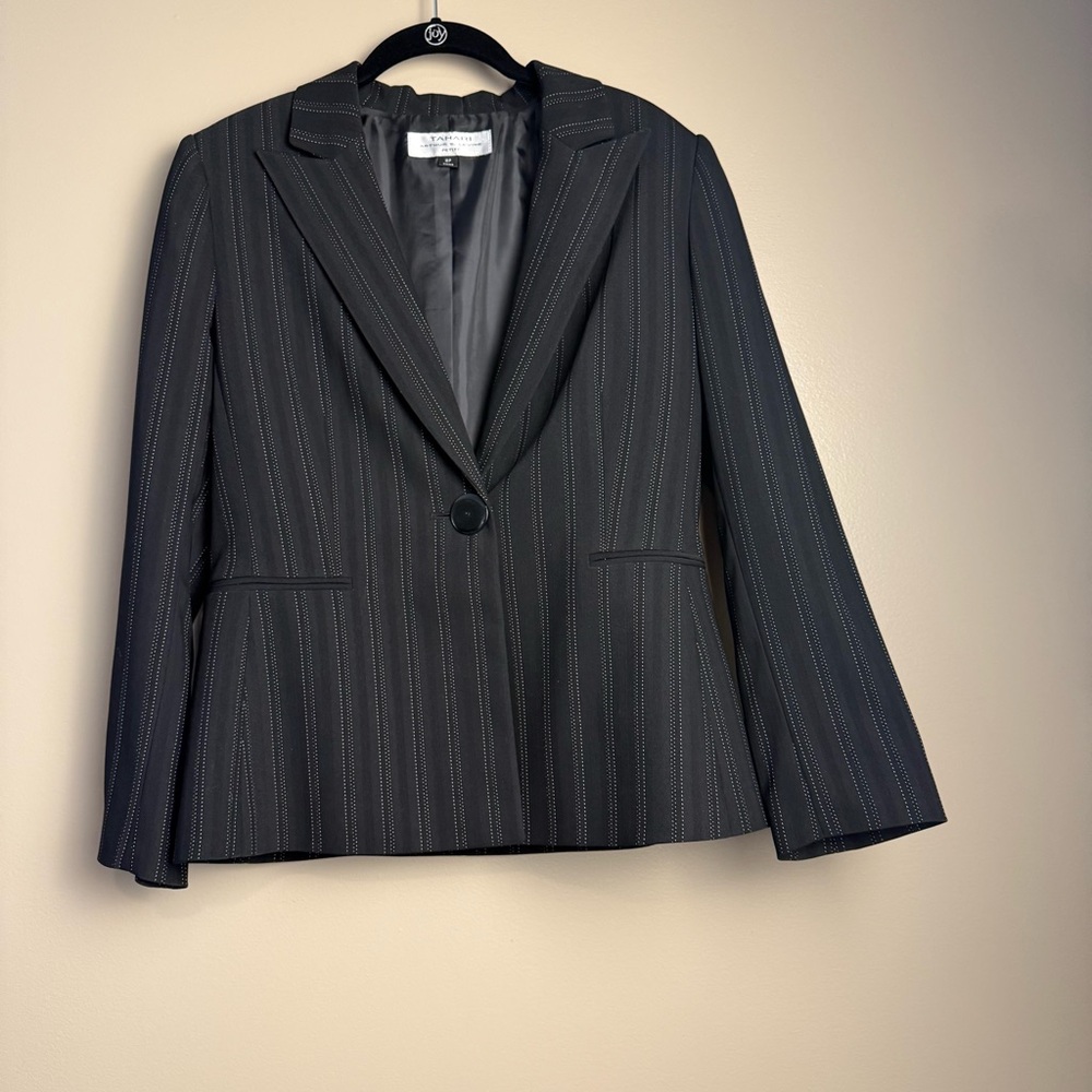 Tahari Black Classic Blazer with Notched Lapels - Picture 2 of 13